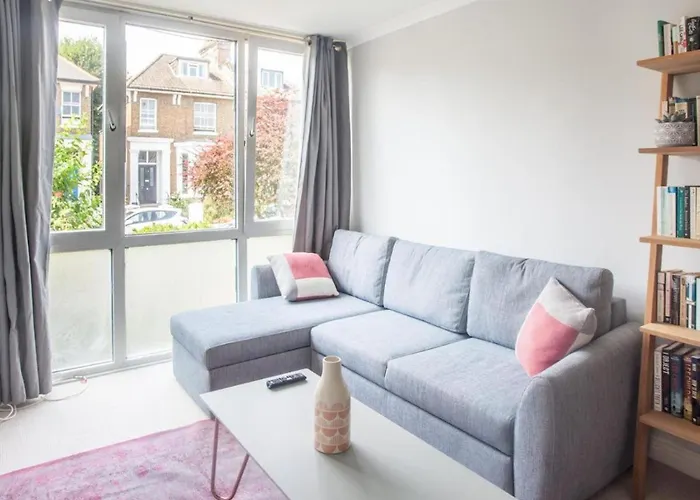 Sunny And Bright 1 Bed Apartment In London