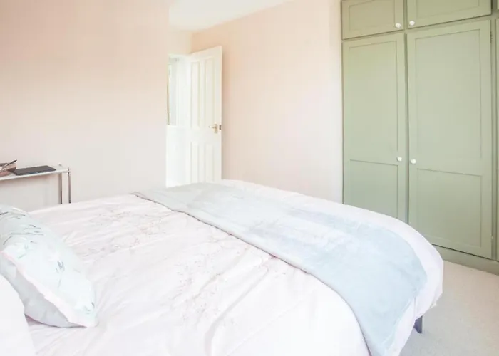 Sunny And Bright 1 Bed Apartment In London